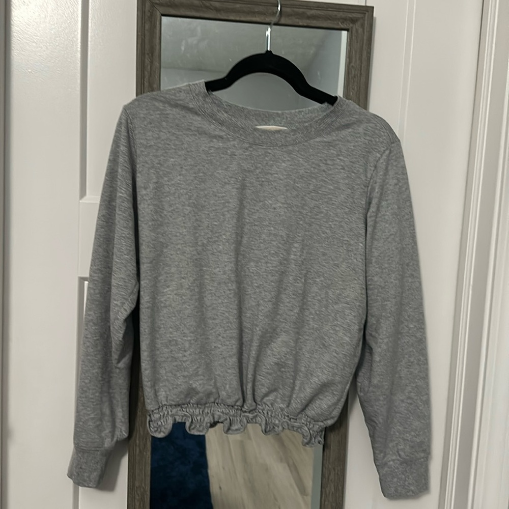 Michael Kors gray sweatshirt top with ruched bottom size medium!